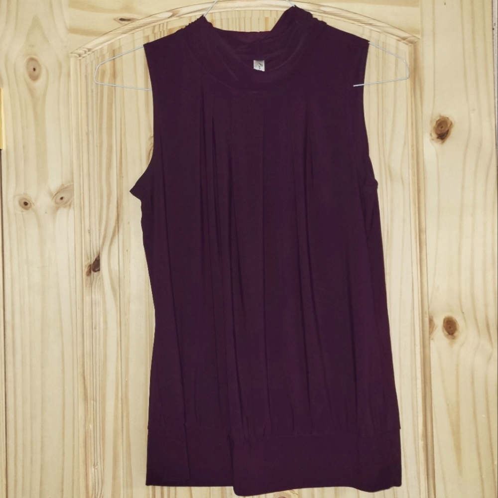 Women's medium sleeveless top